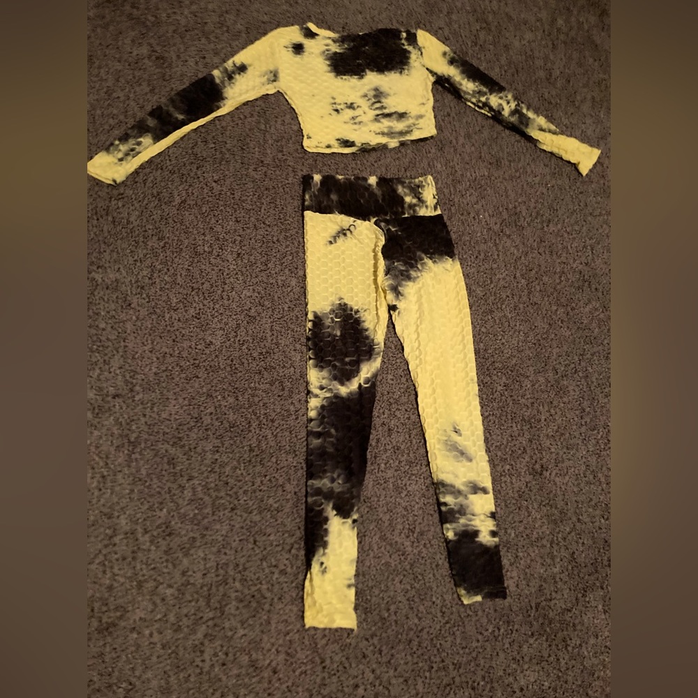 Size S. 2 piece set. Made by Shosho. Booty enhancing back. Yellow and black.